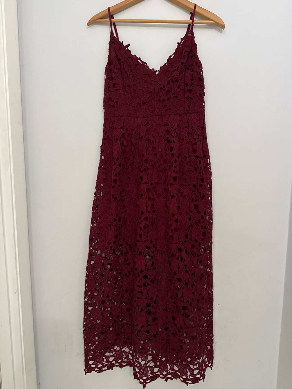 Astr Burgundy Lace Spaghetti-Strap Midi Dress Feminine Dark-Romantic Party